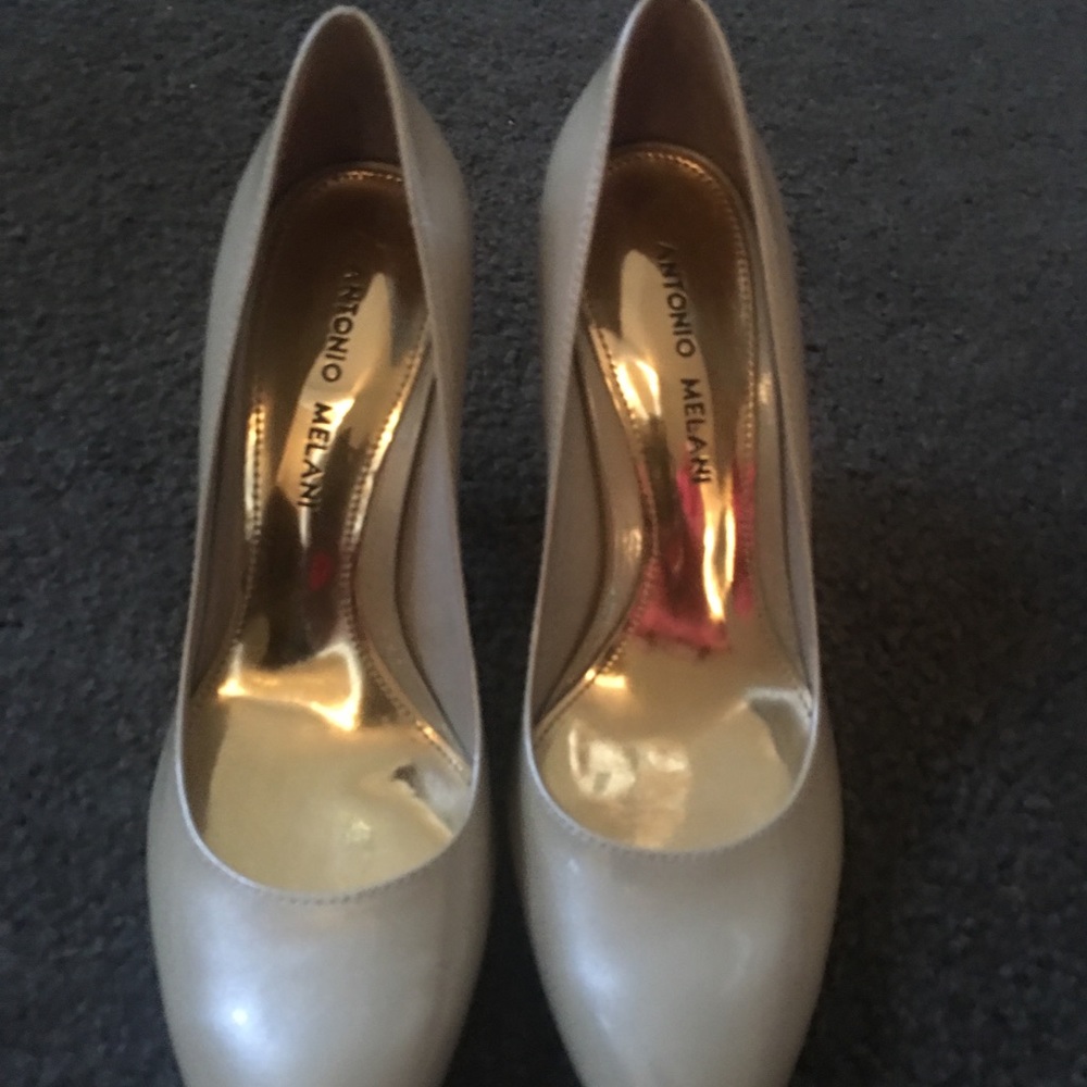 Almost new worn once Antonio Melani pumps.